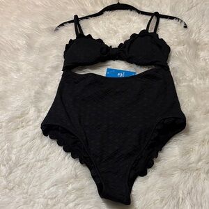 Cupshe Black Textured Bikini-look One Piece Swimwear w/Scalloped detail